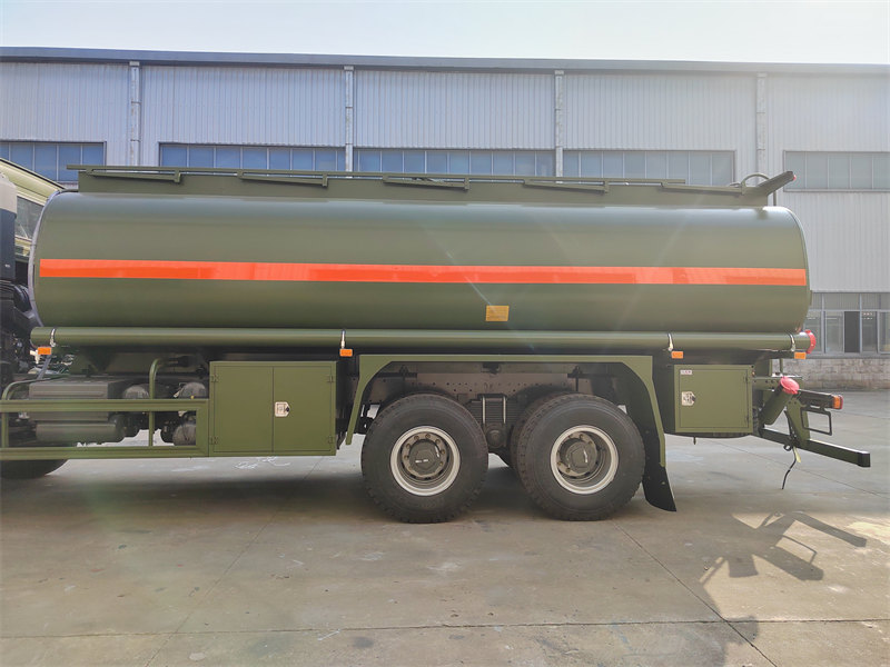 HOWO 6×6 refueling truck