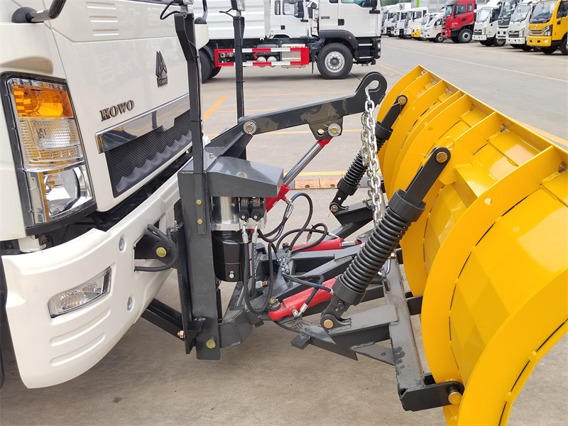 HOWO potable water tanker truck