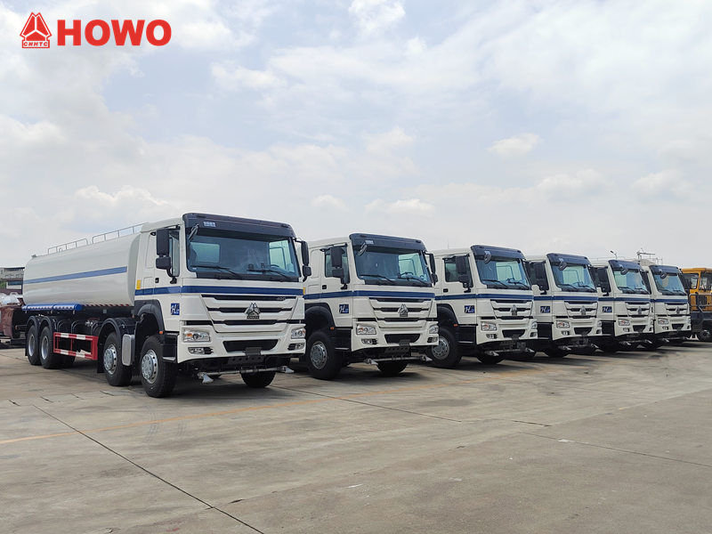 20 одиниць Sinotruk HOWO 25 куб. м. водовоз