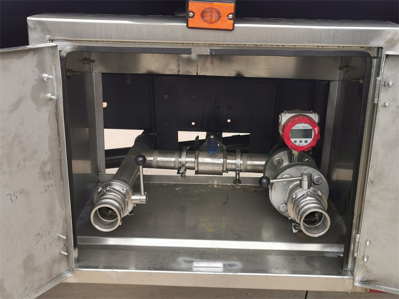 HOWO potable water tanker truck