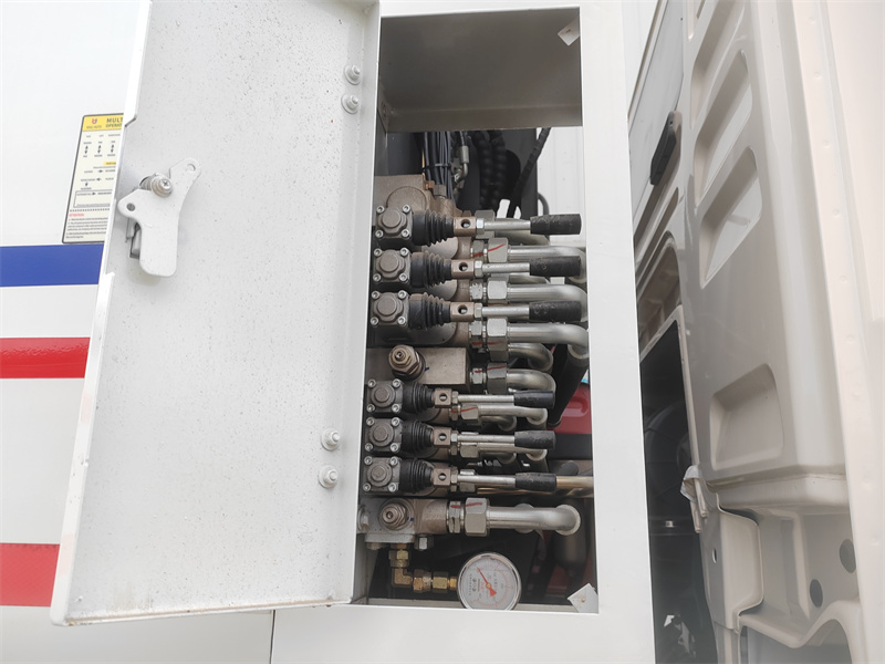 Driver-side Manual Hydraulic Joystick: