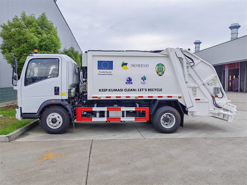 Howo light 6CBM garbage compactor truck