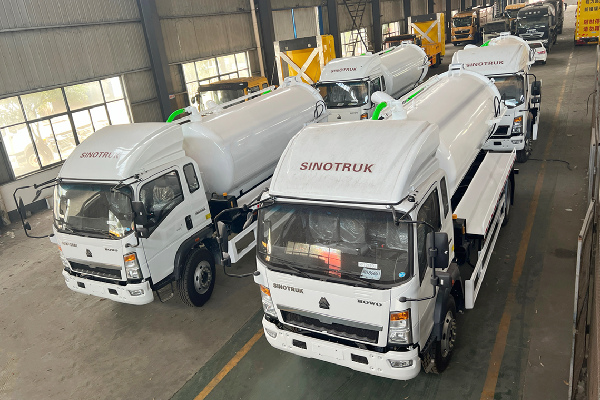 HOWO 6000L vacuum sewage truck manufacturer