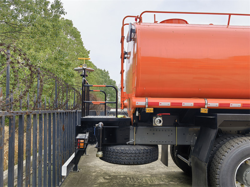 Howo water tank truck